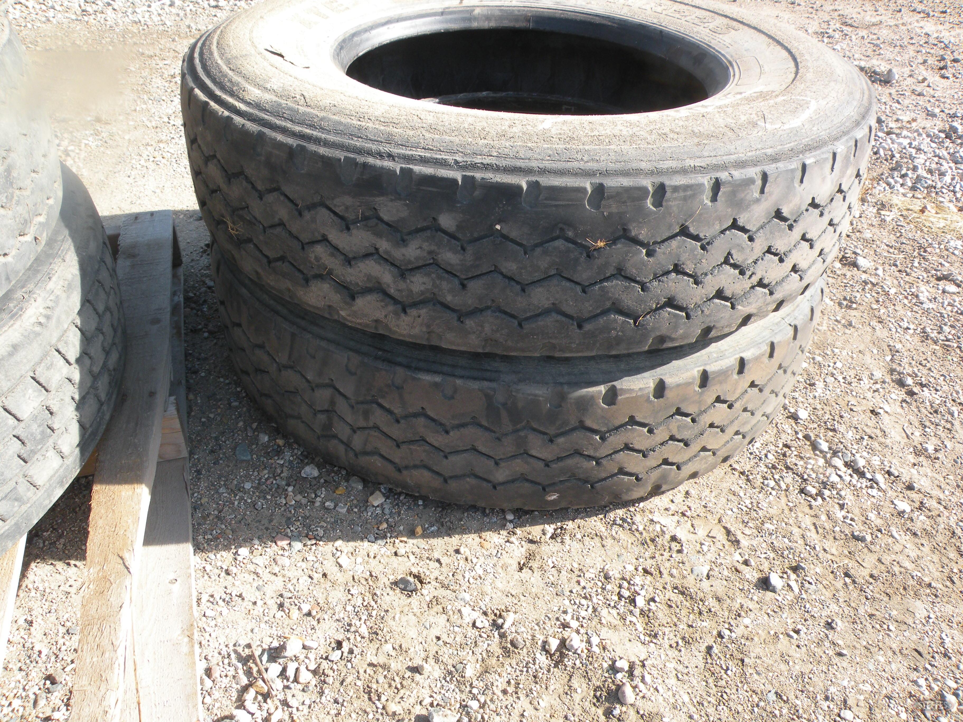 (2) 11R-22.5 tires,_0.JPG